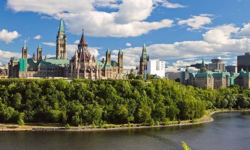 حجز طيران من Toronto إلى Ottawa
