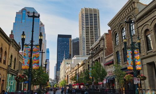 حجز طيران من Toronto إلى Calgary